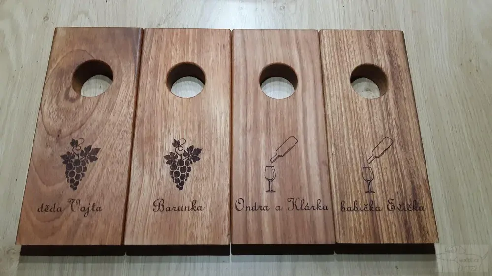 Stojan na víno samostojící jatoba s vlastním obrázkem 25x11x3cm