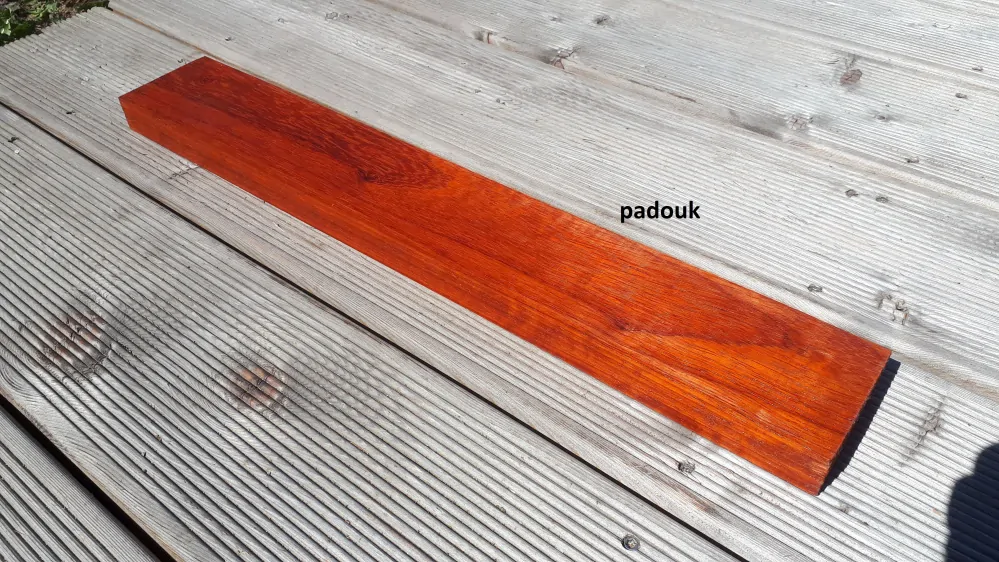 hranol padouk 520 x 80 x 30 hoblovaný