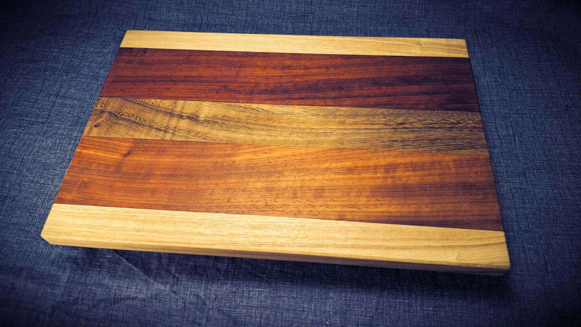 Prkénko - podélné (edge grain) jasan padouk saman 40x27cm