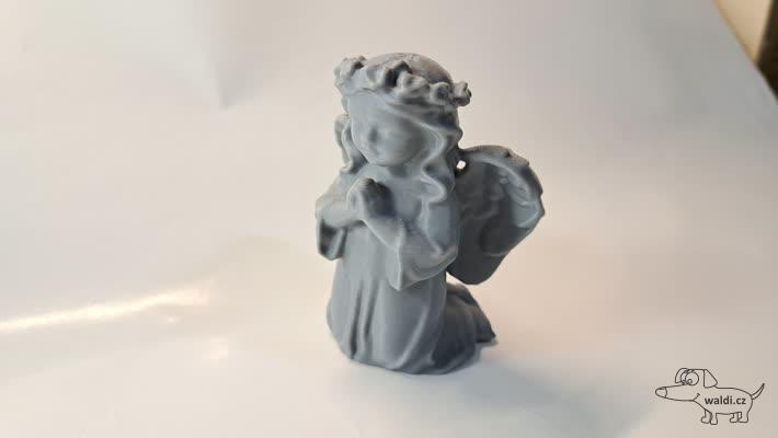 andělíček klečící