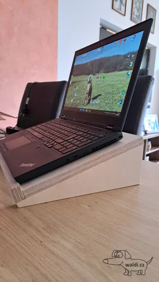 podstavec pod notebook