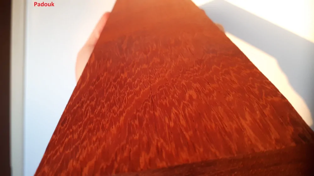 hranol padouk 520 x 80 x 30 hoblovaný