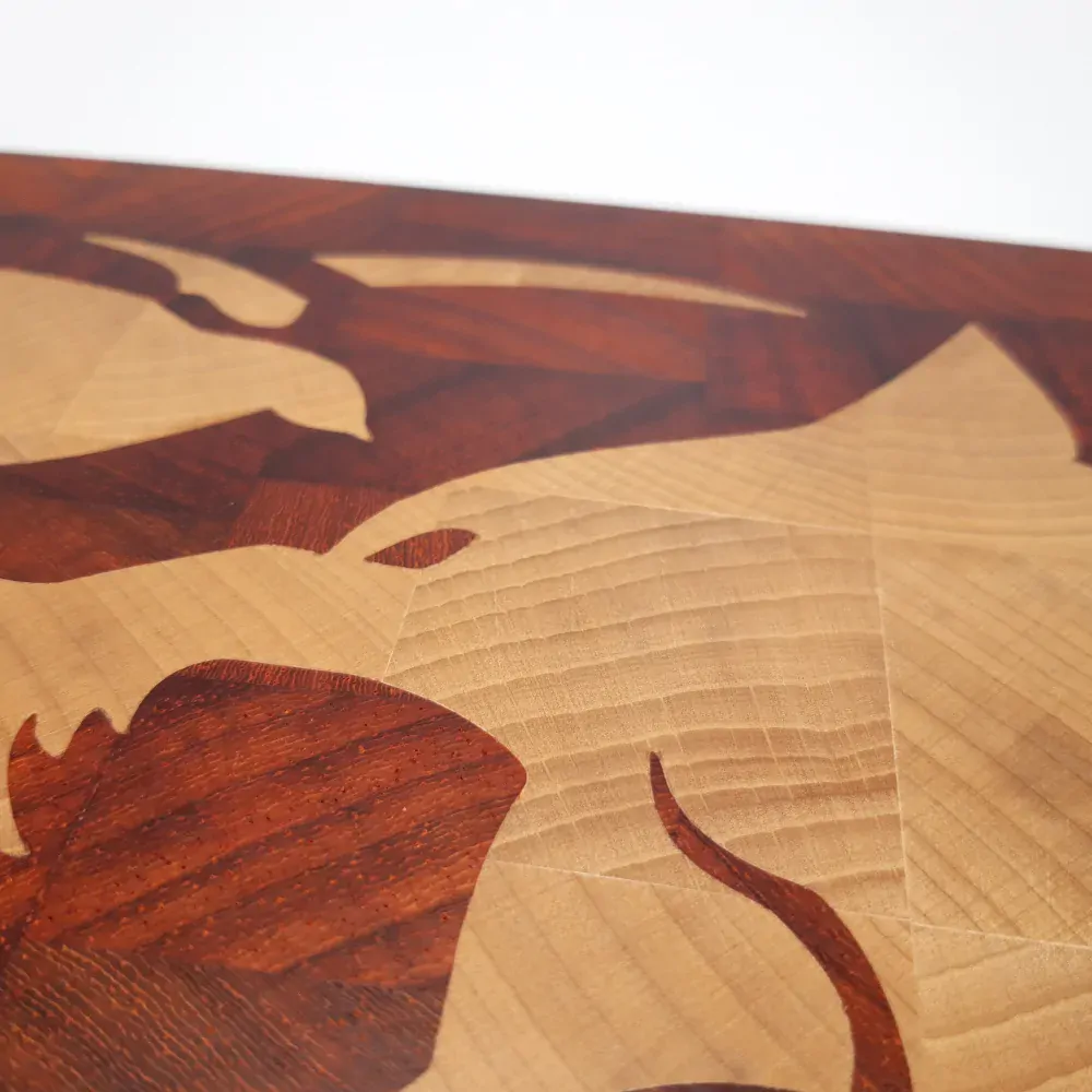 Prkénko Zaklínač - příčně skládané (inlaid end grain) padouk a buk 30x22x3 cm