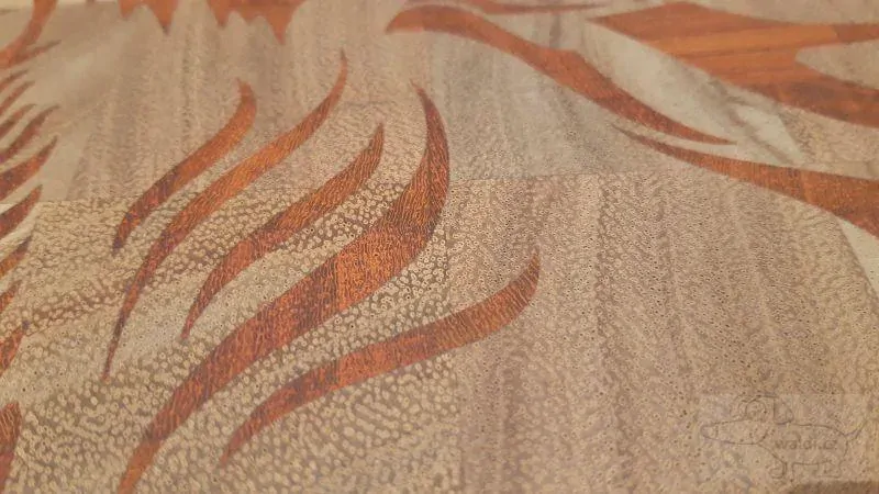 Prkénko jelen- příčně skládané (inlaid end grain) saman a padouk 40x25x4 cm