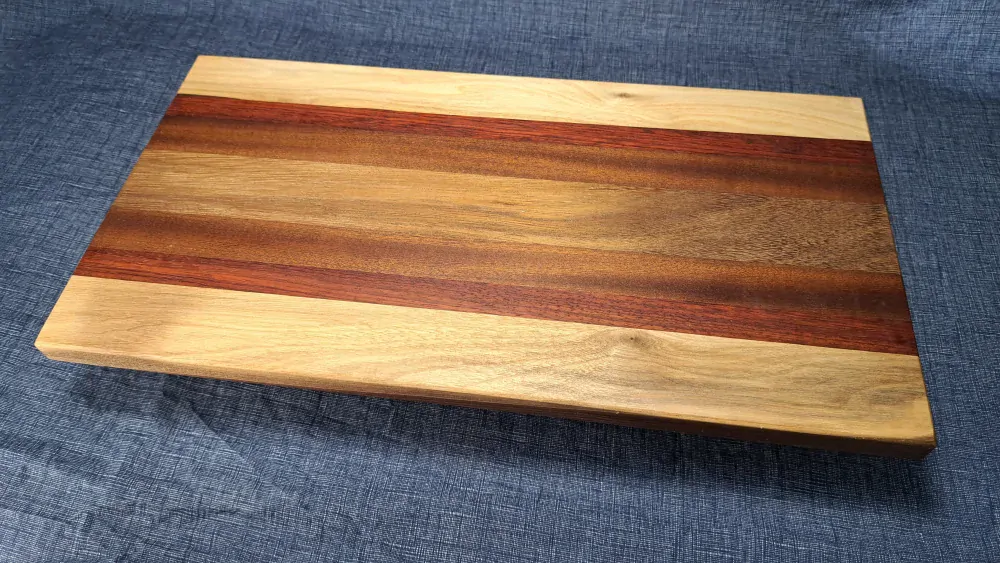 Prkénko - podélné (edge grain) mahagon ořech padouk saman 44x23cm