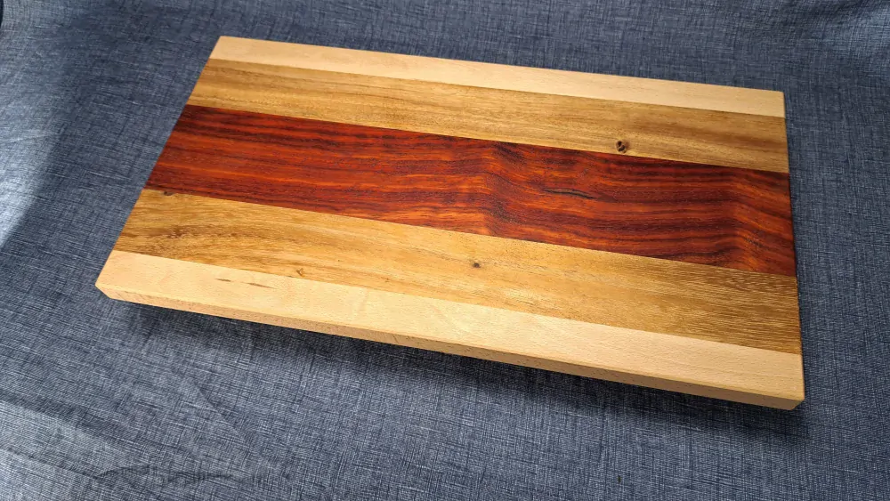 Prkénko - podélné (edge grain) doussie buk padouk 42x22cm