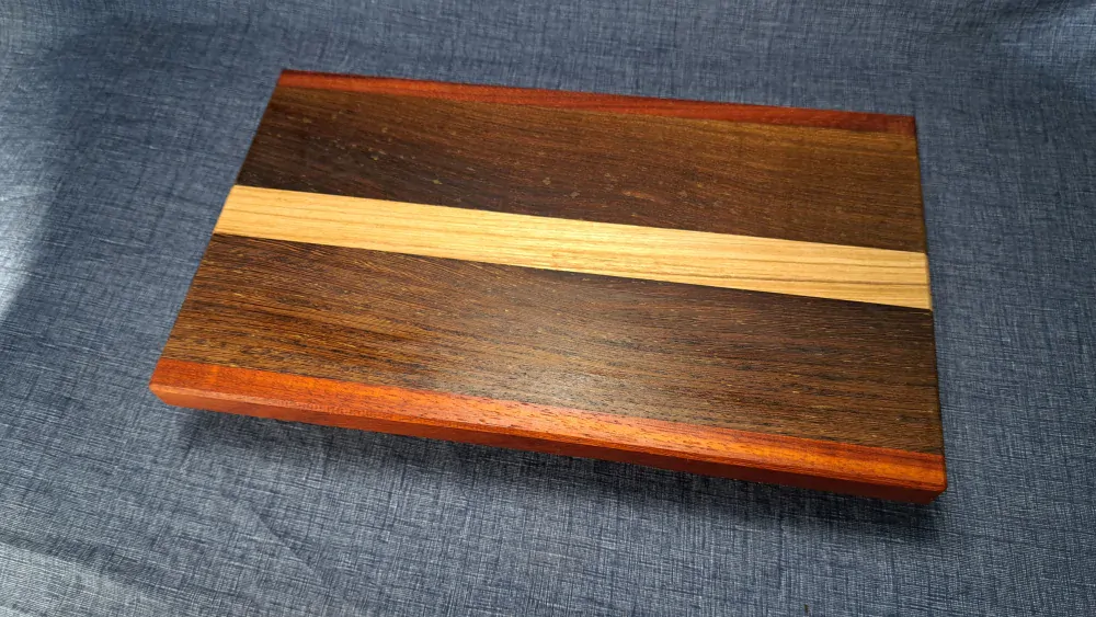 Prkénko - podélné (edge grain) wenge padouk jasan 37x21cm