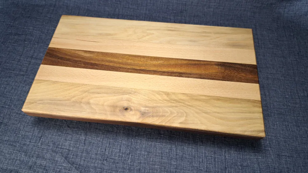 Prkénko - podélné (edge grain) saman ořech buk 37x21xcm