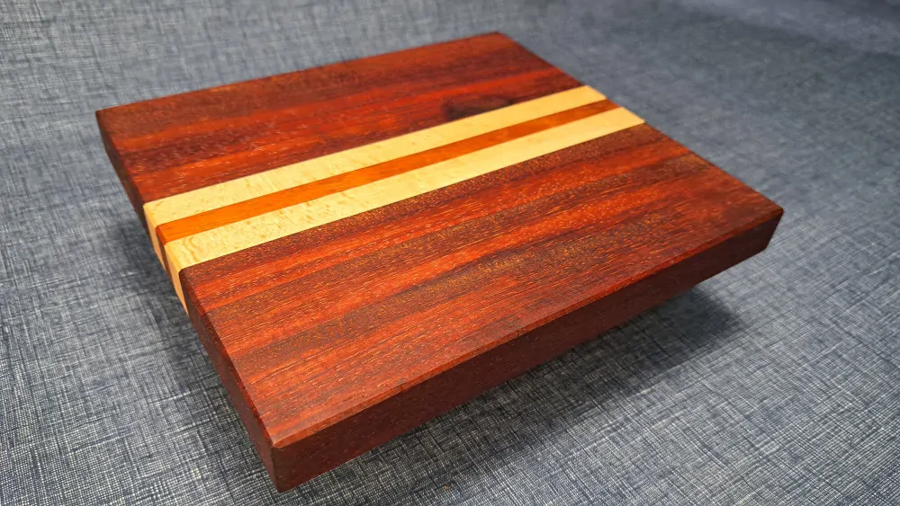 Prkénko - podélné (edge grain) javor padouk 21x19xcm