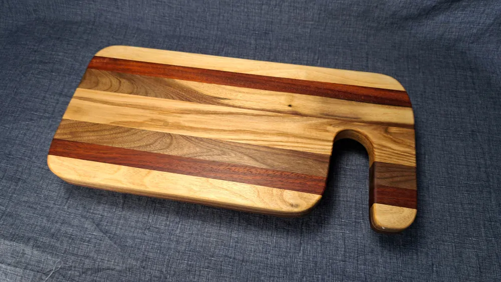 Prkénko - podélné (edge grain) ořech jasan padouk 45x21xcm
