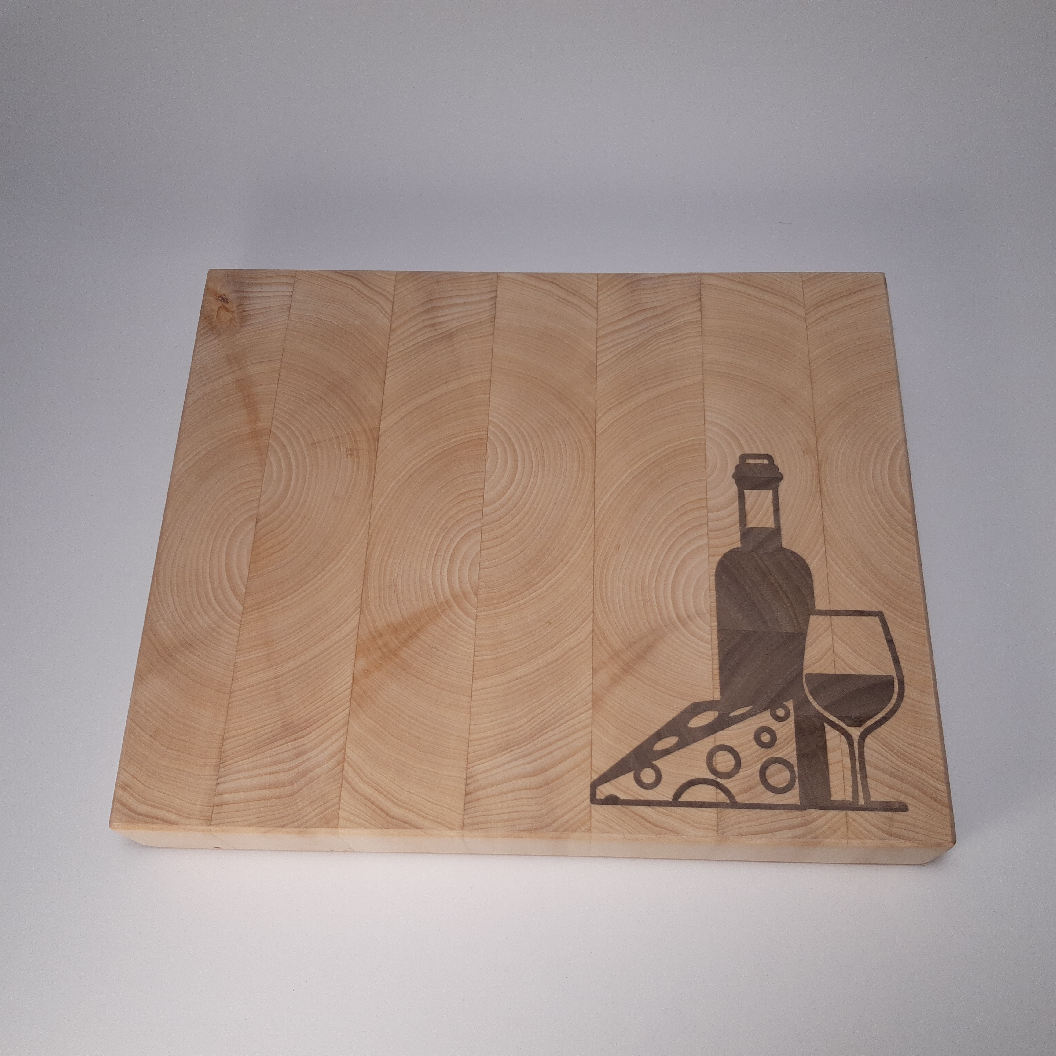 Prkénko víno a sýr - příčně skládané (inlaid end grain) buk a ořech 28x23x4 cm