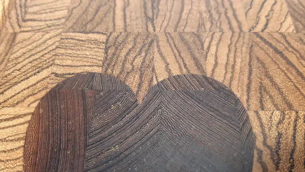 Prkénko srdce - příčně skládané (inlaid end grain) zebrano a wenge 40x26x3 cm