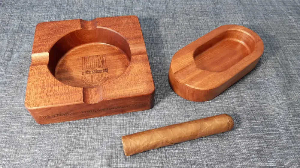 Popelník čtverec mahagon 14 x 14 x 4 cm
