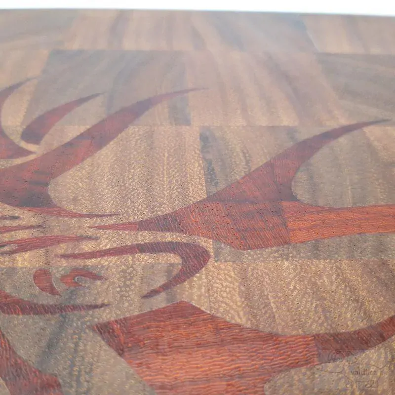 Prkénko jelen- příčně skládané (inlaid end grain) saman a padouk 40x25x4 cm